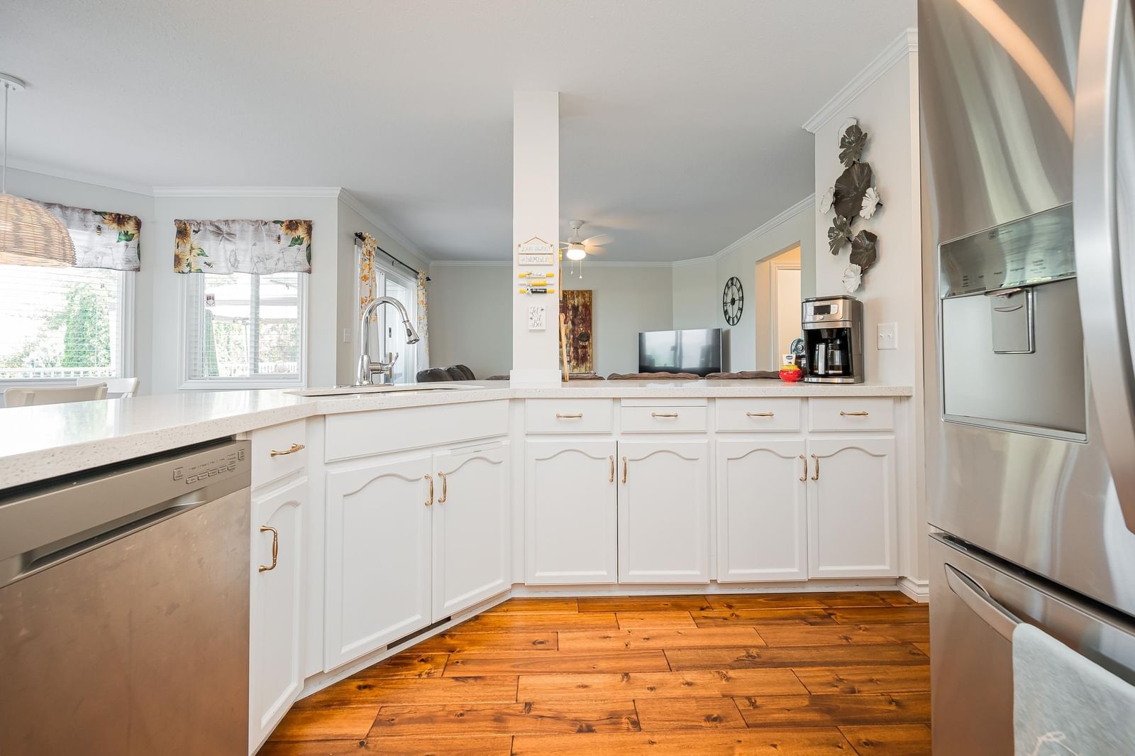 Listing Image 12