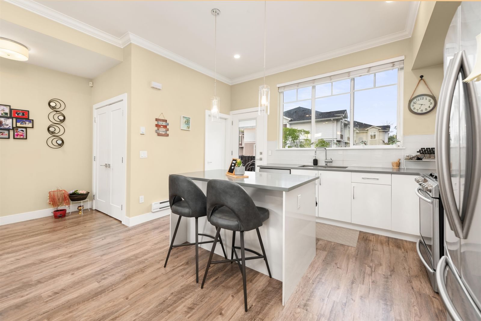 Listing Image 10