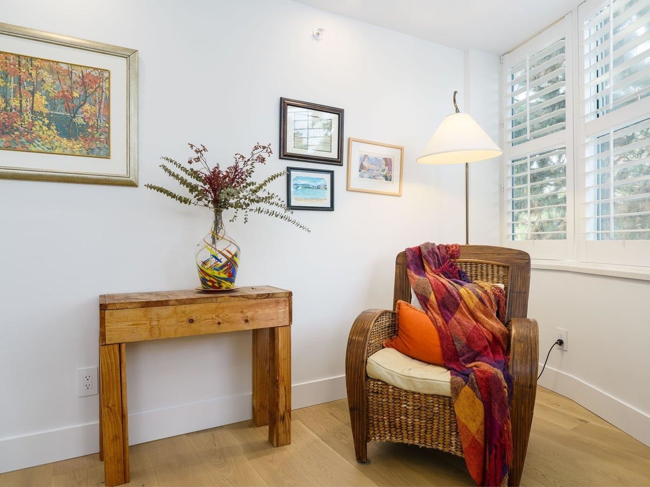 Listing Image 12