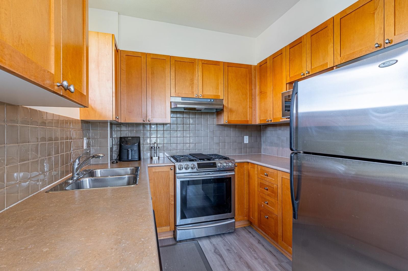 Listing Image 15