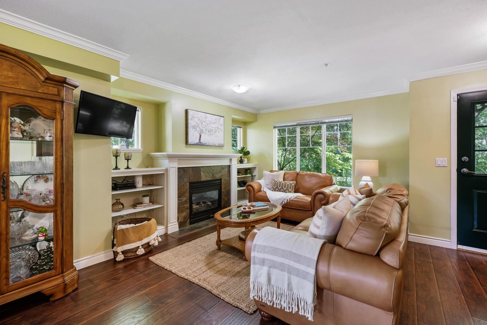 Listing Image 4