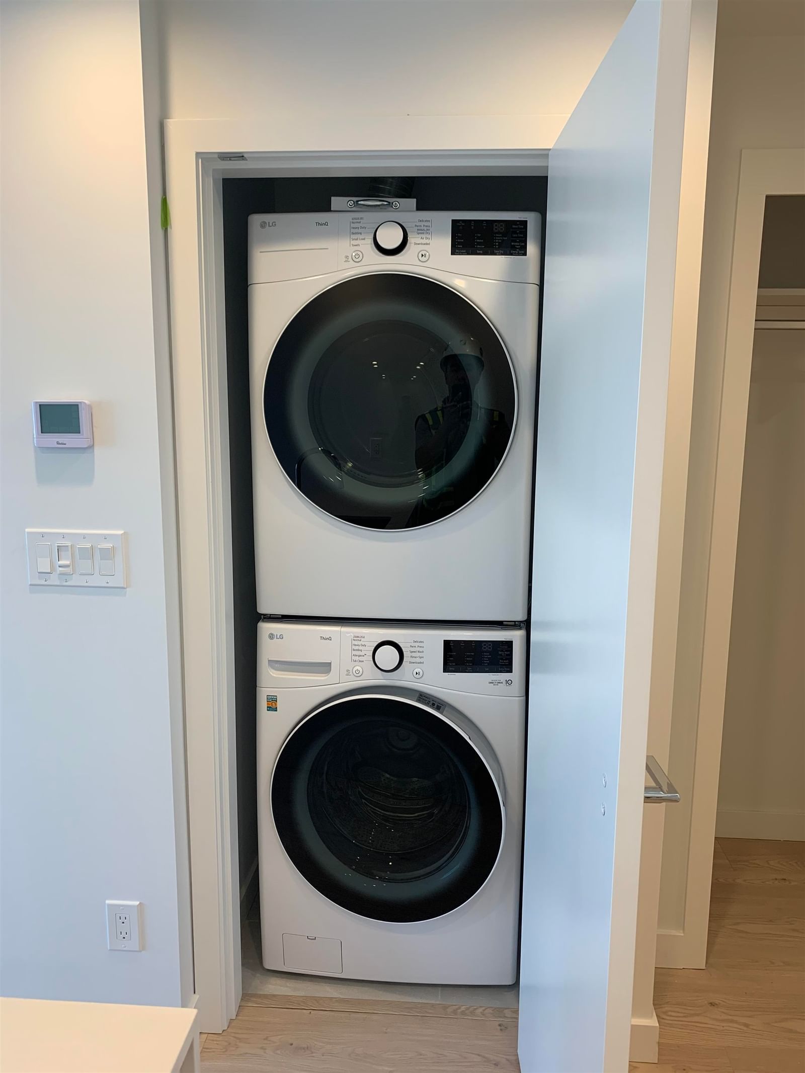Listing Image 6