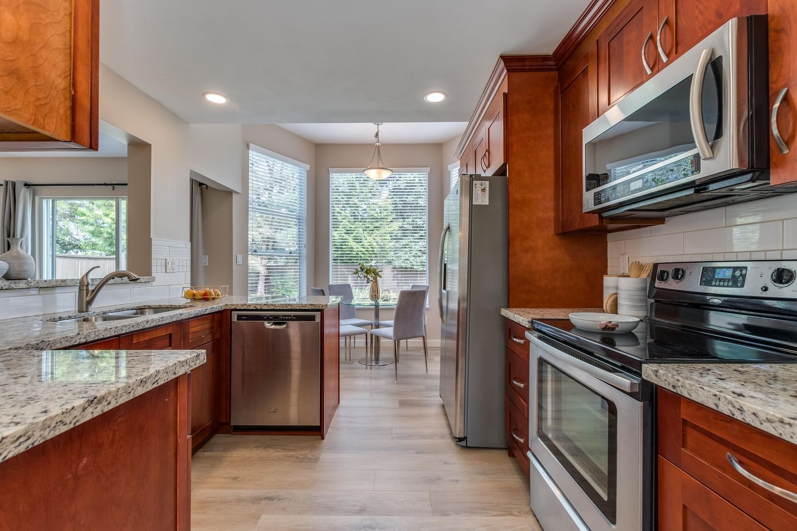 Listing Image 11