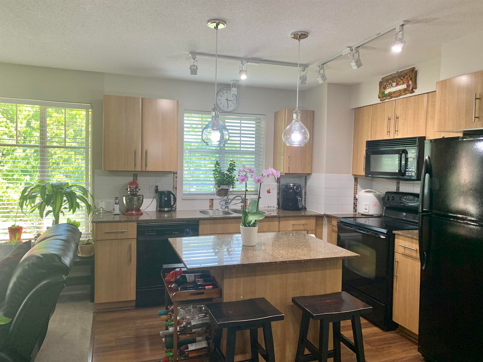 Listing Image 9