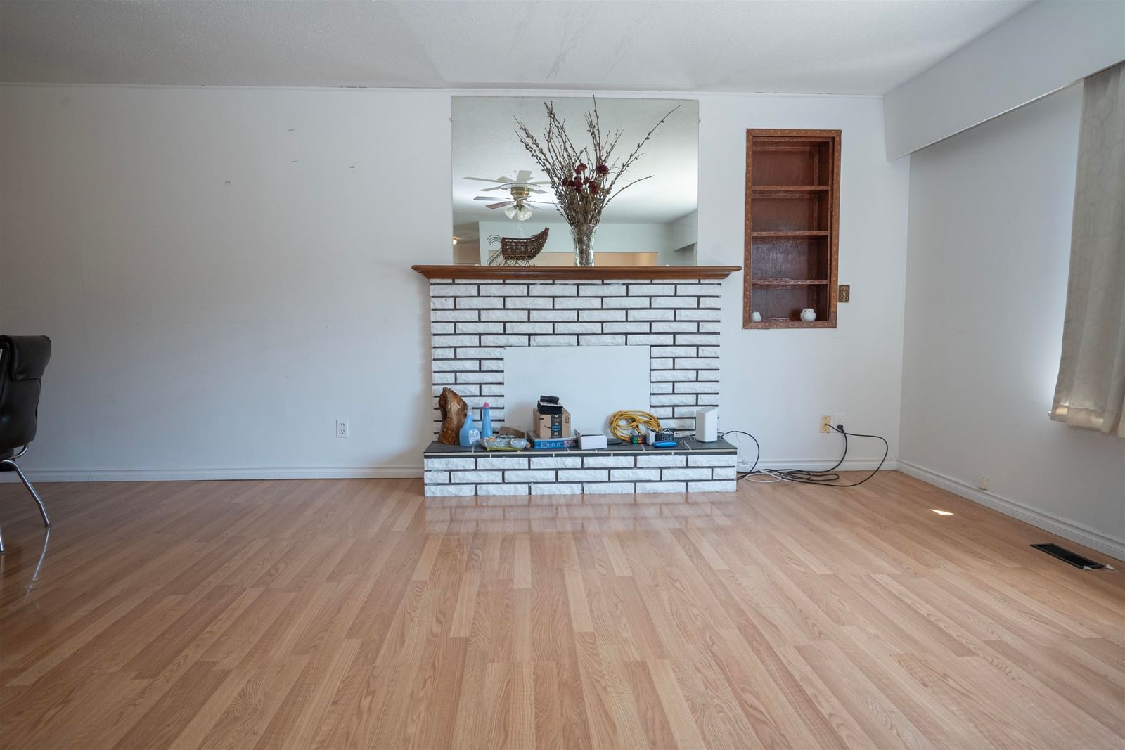 Listing Image 17