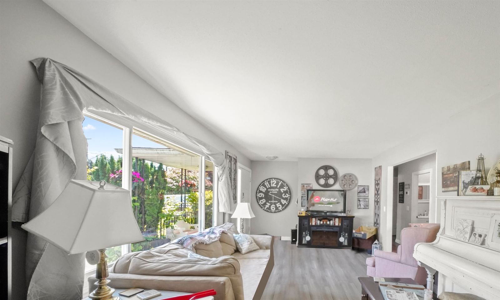 Listing Image 11