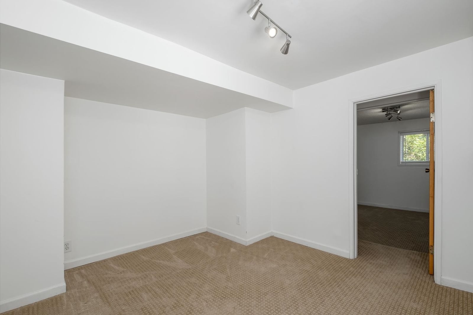 Listing Image 24