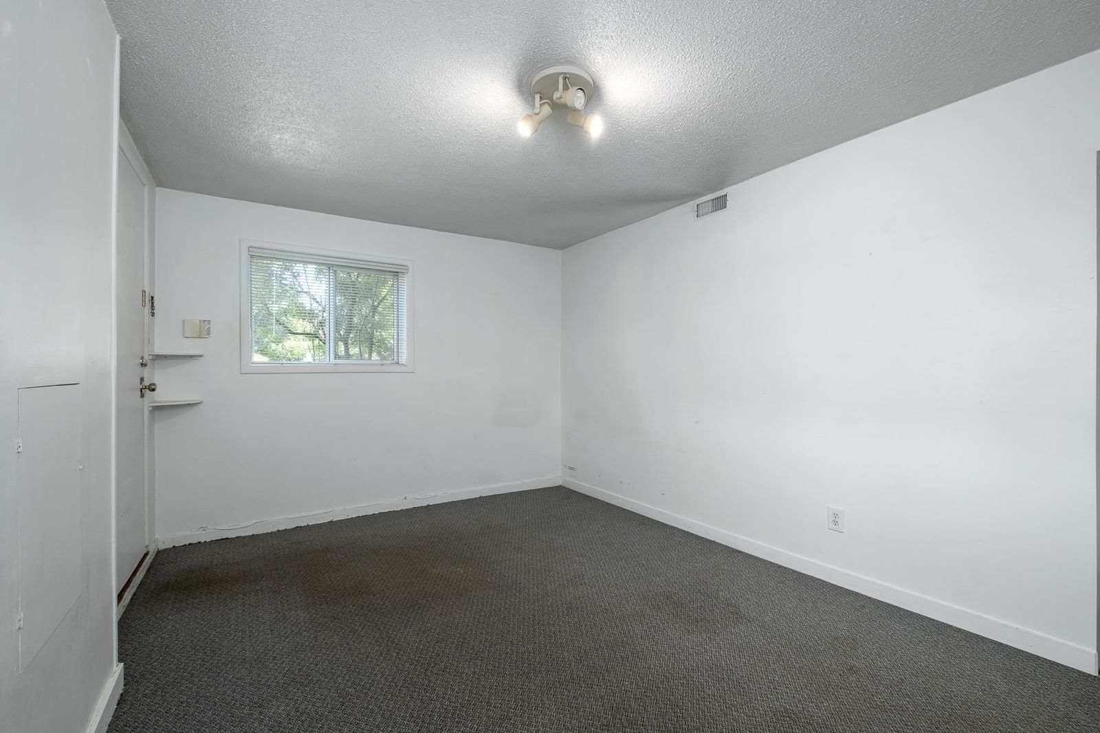 Listing Image 30