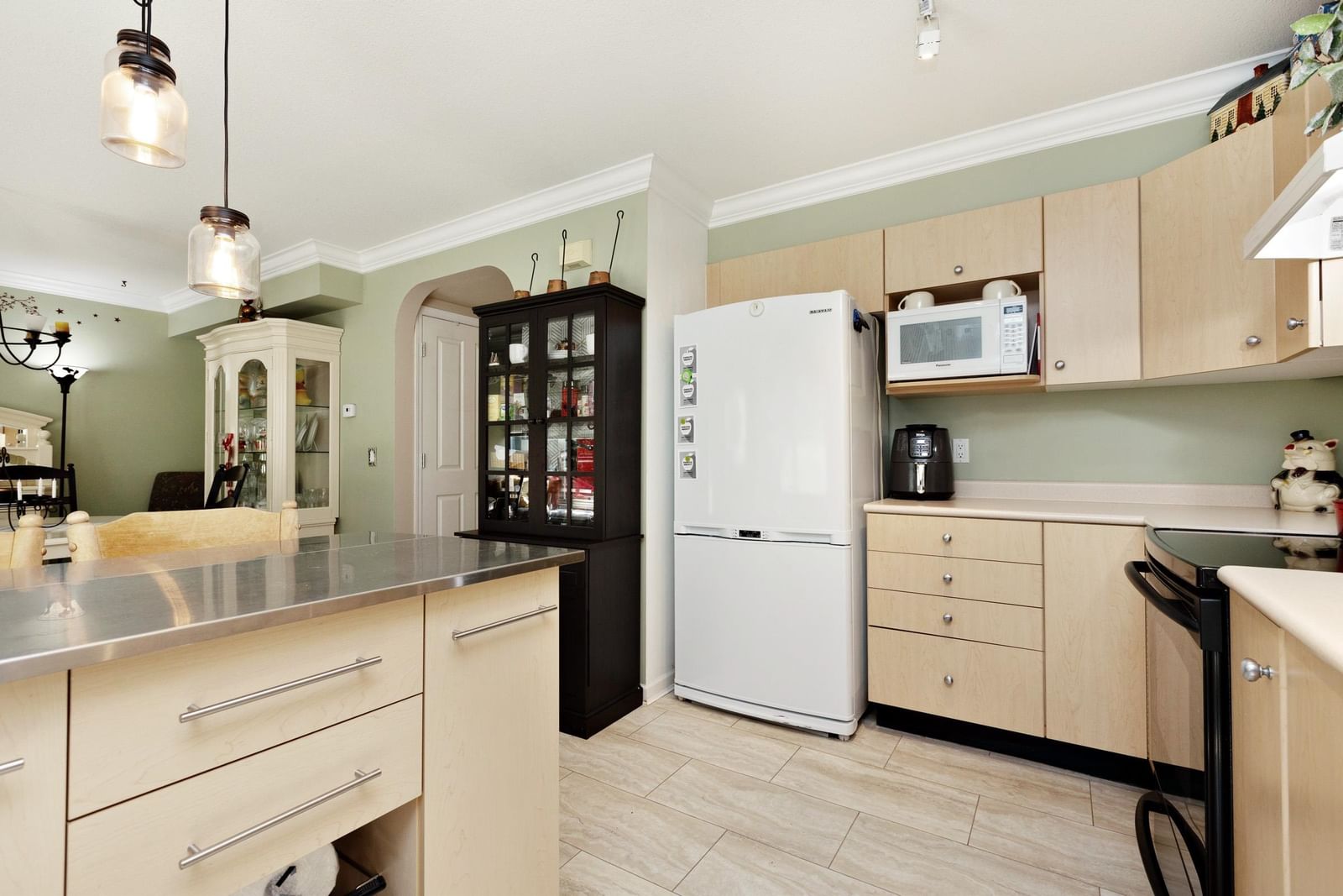 Listing Image 8