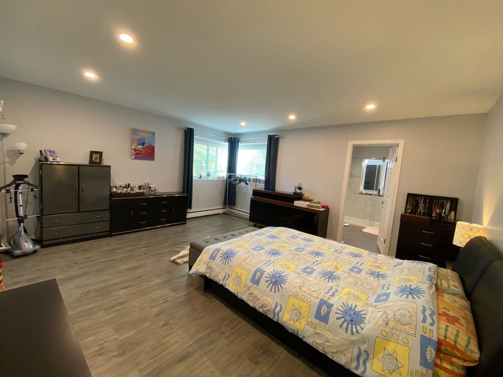 Listing Image 11