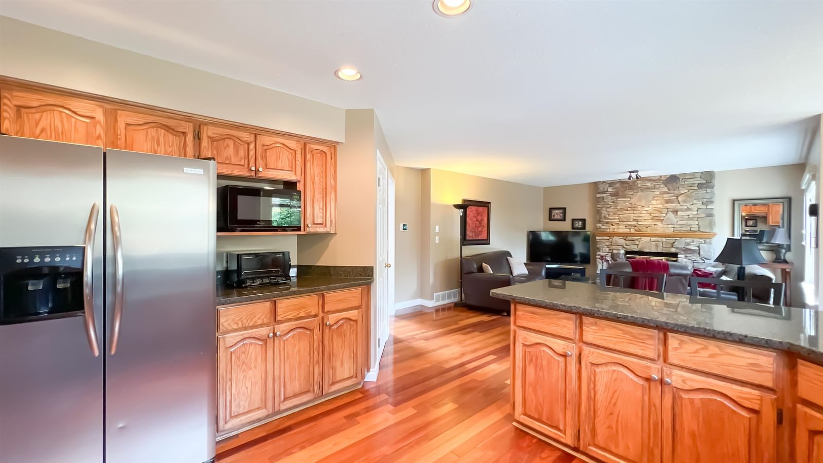 Listing Image 12