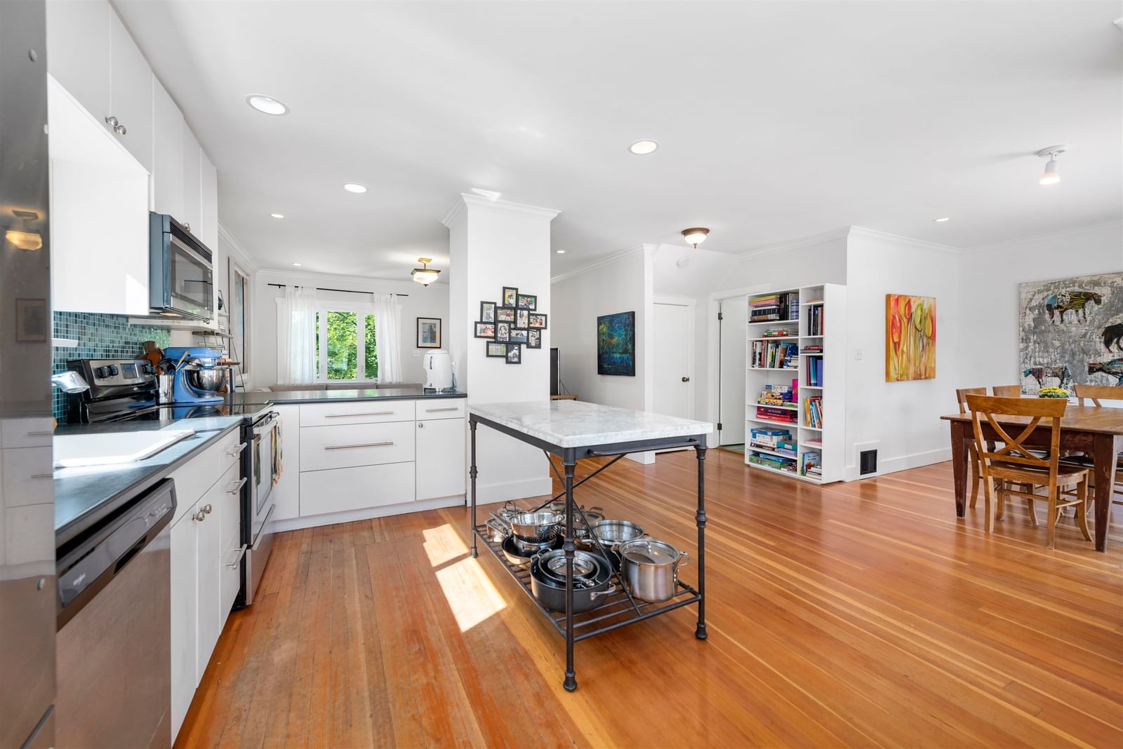 Listing Image 19