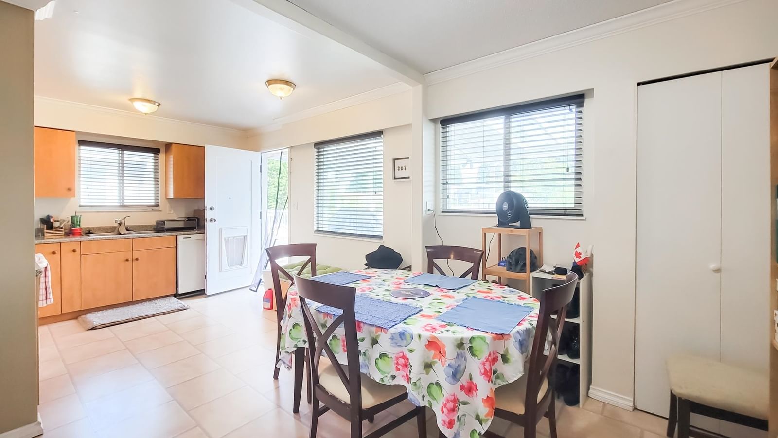 Listing Image 5