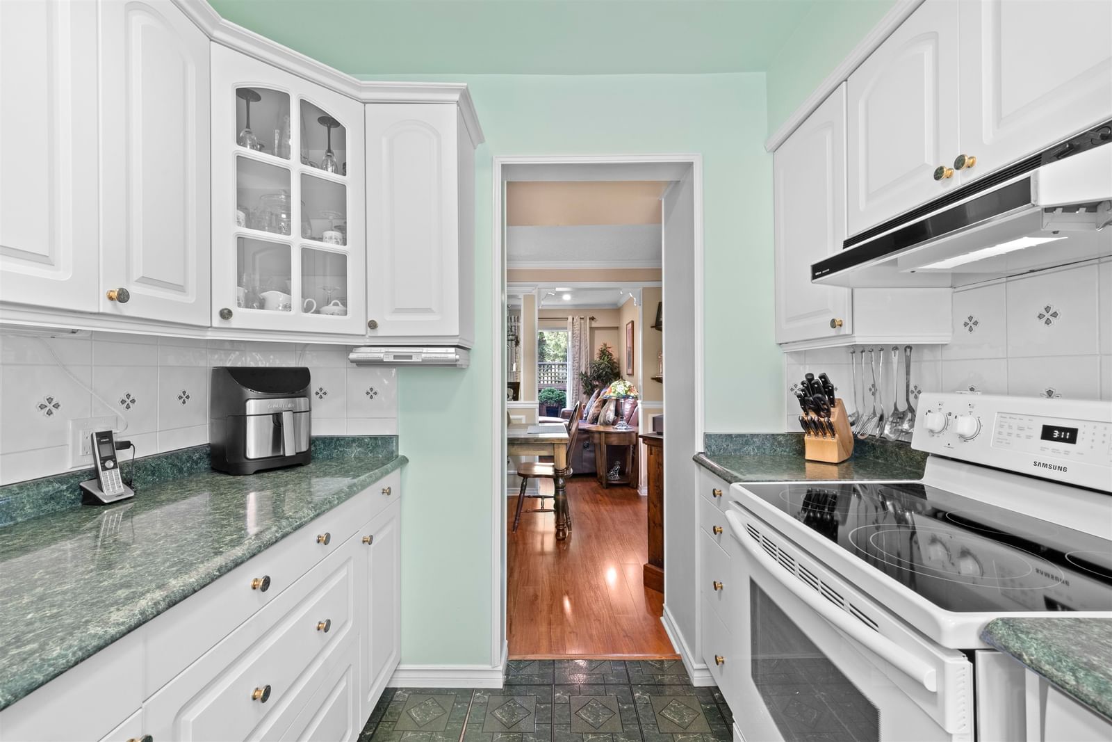 Listing Image 13