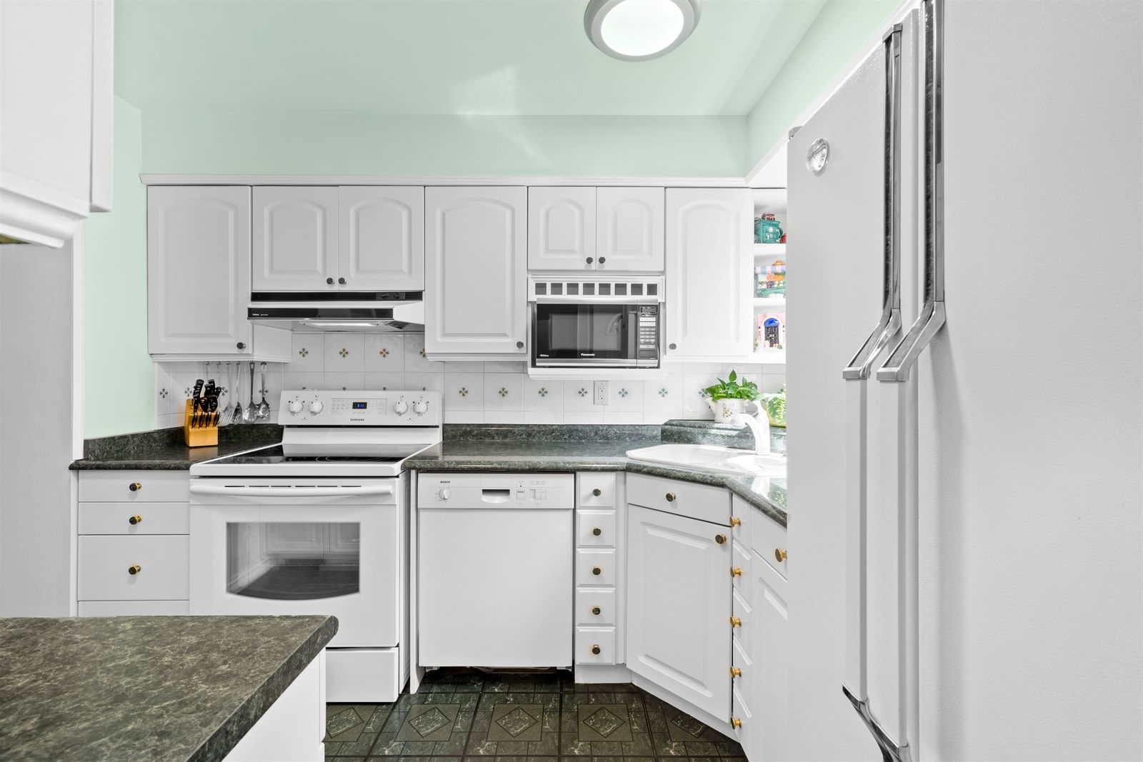 Listing Image 15
