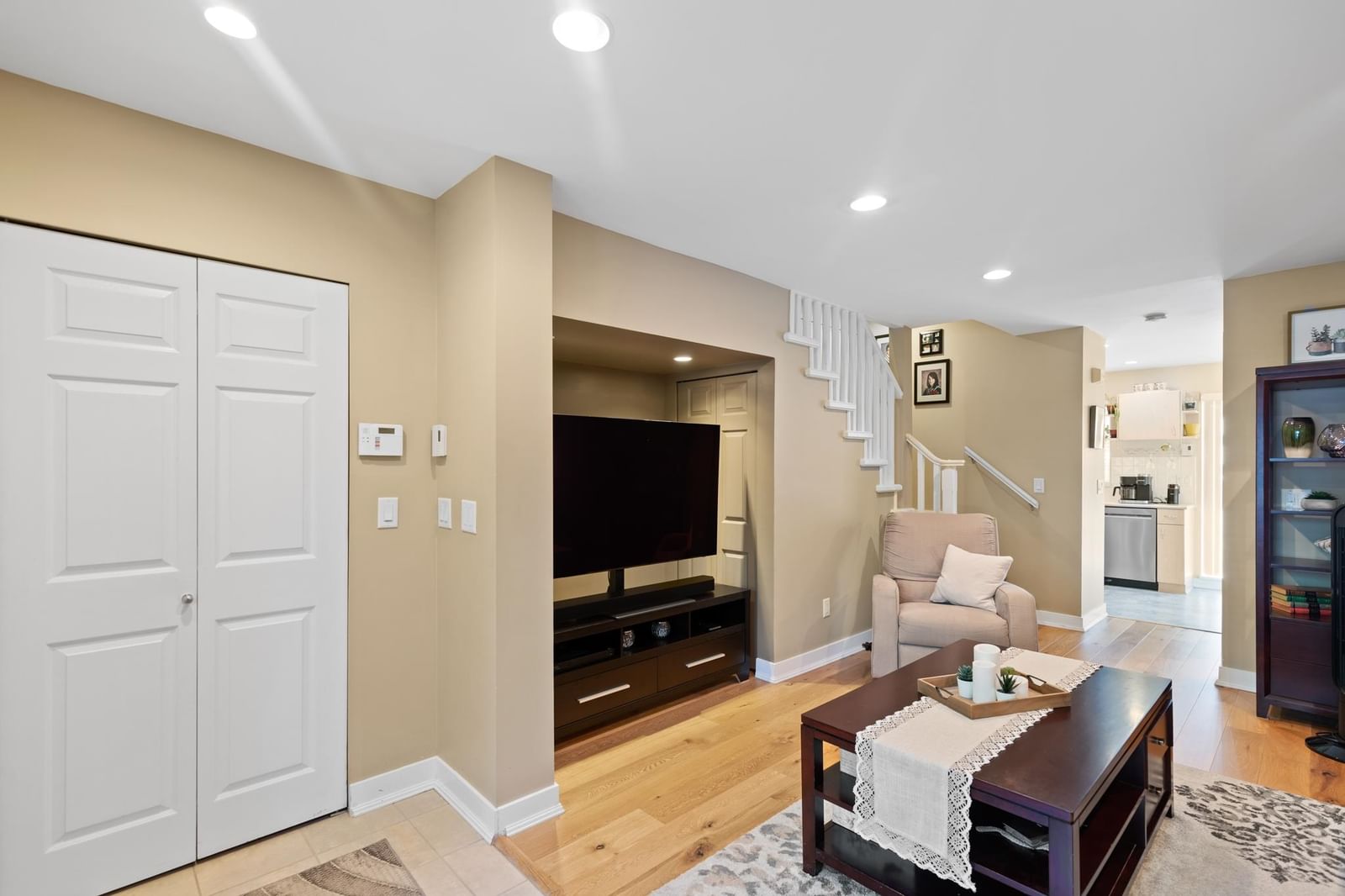 Listing Image 5