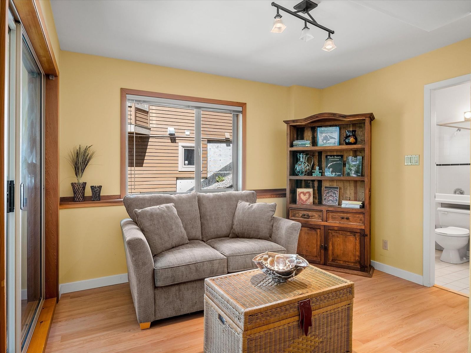 Listing Image 19