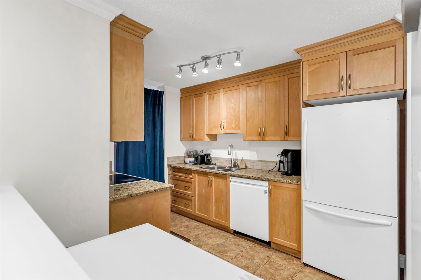 Listing Image 21