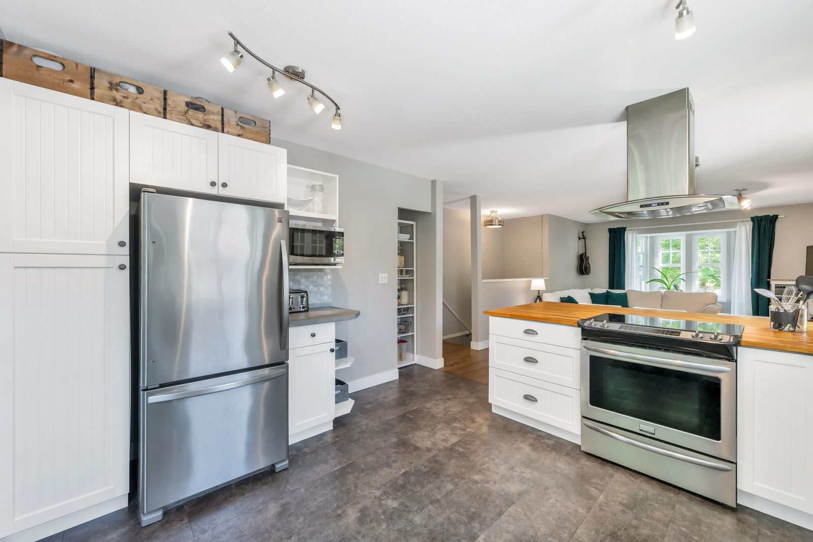Listing Image 11