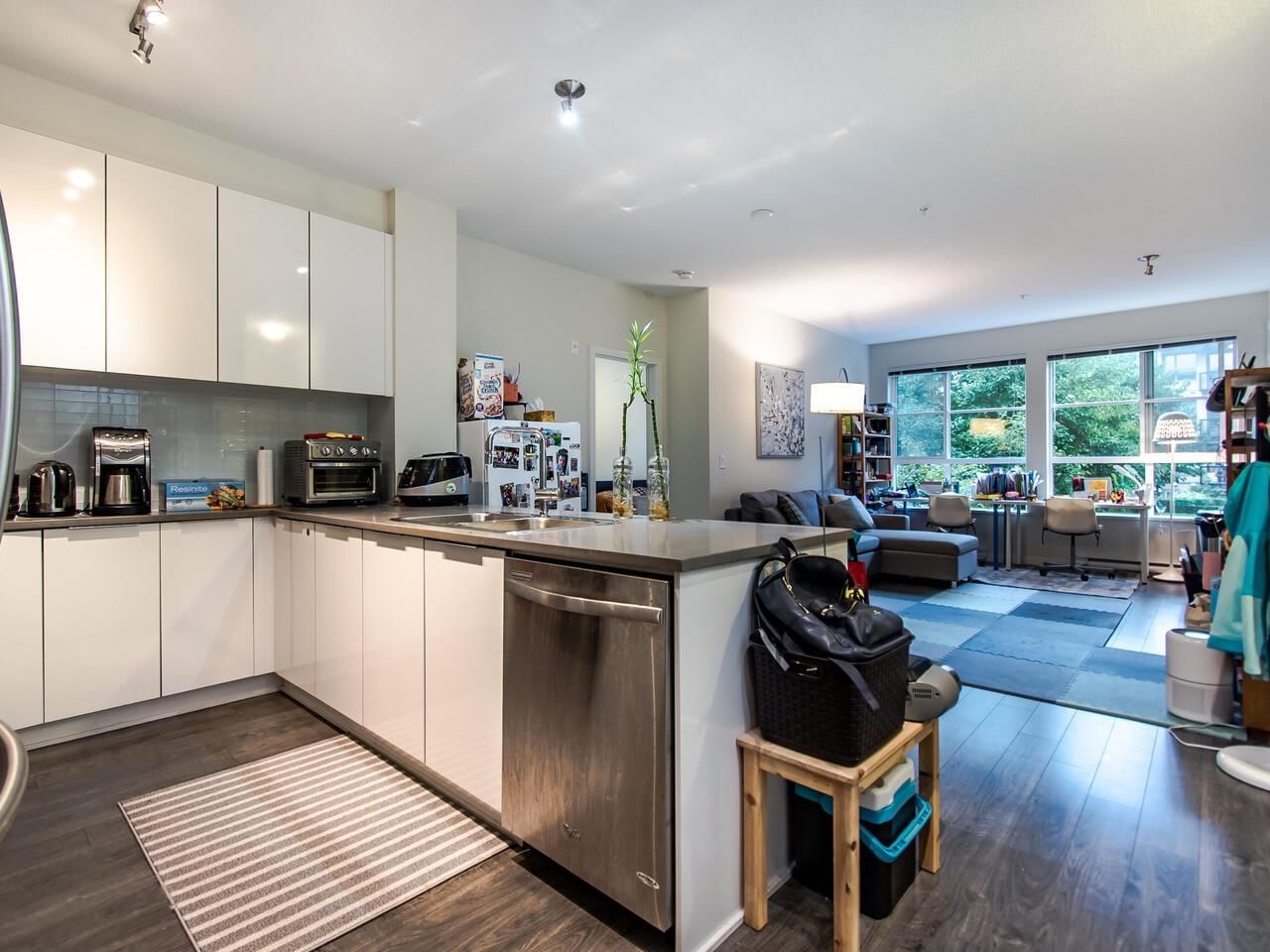 Listing Image 11