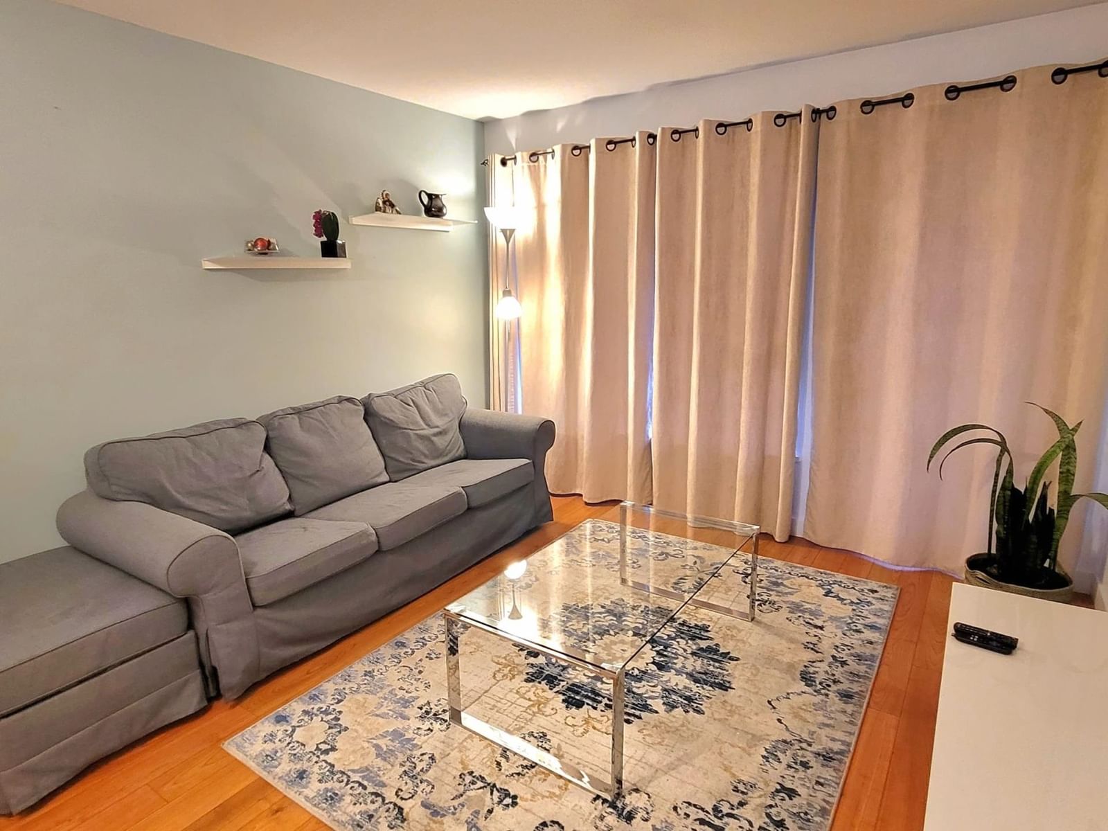 Listing Image 10