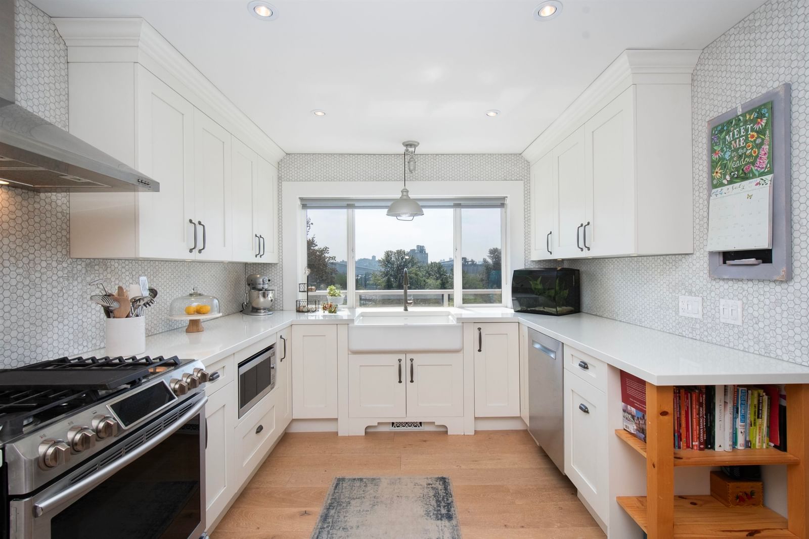 Listing Image 12