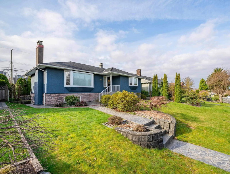 4824 Fairlawn Drive, Burnaby, V5C 3R8 | Image 2