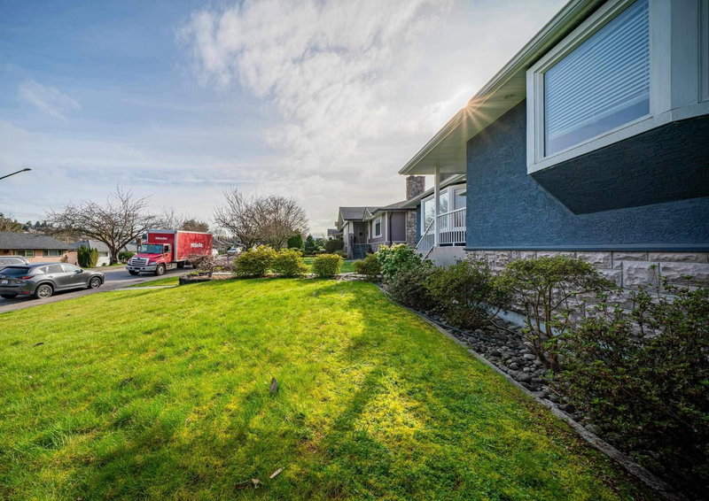 4824 Fairlawn Drive, Burnaby, V5C 3R8 | Image 3