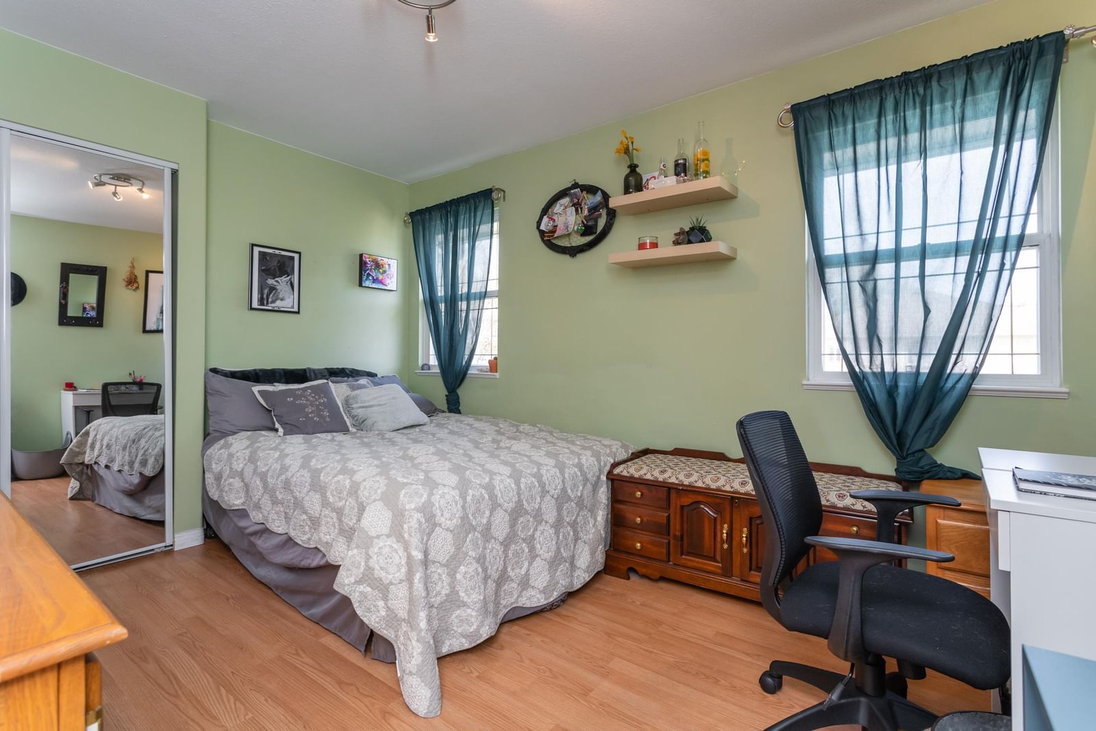 Listing Image 10