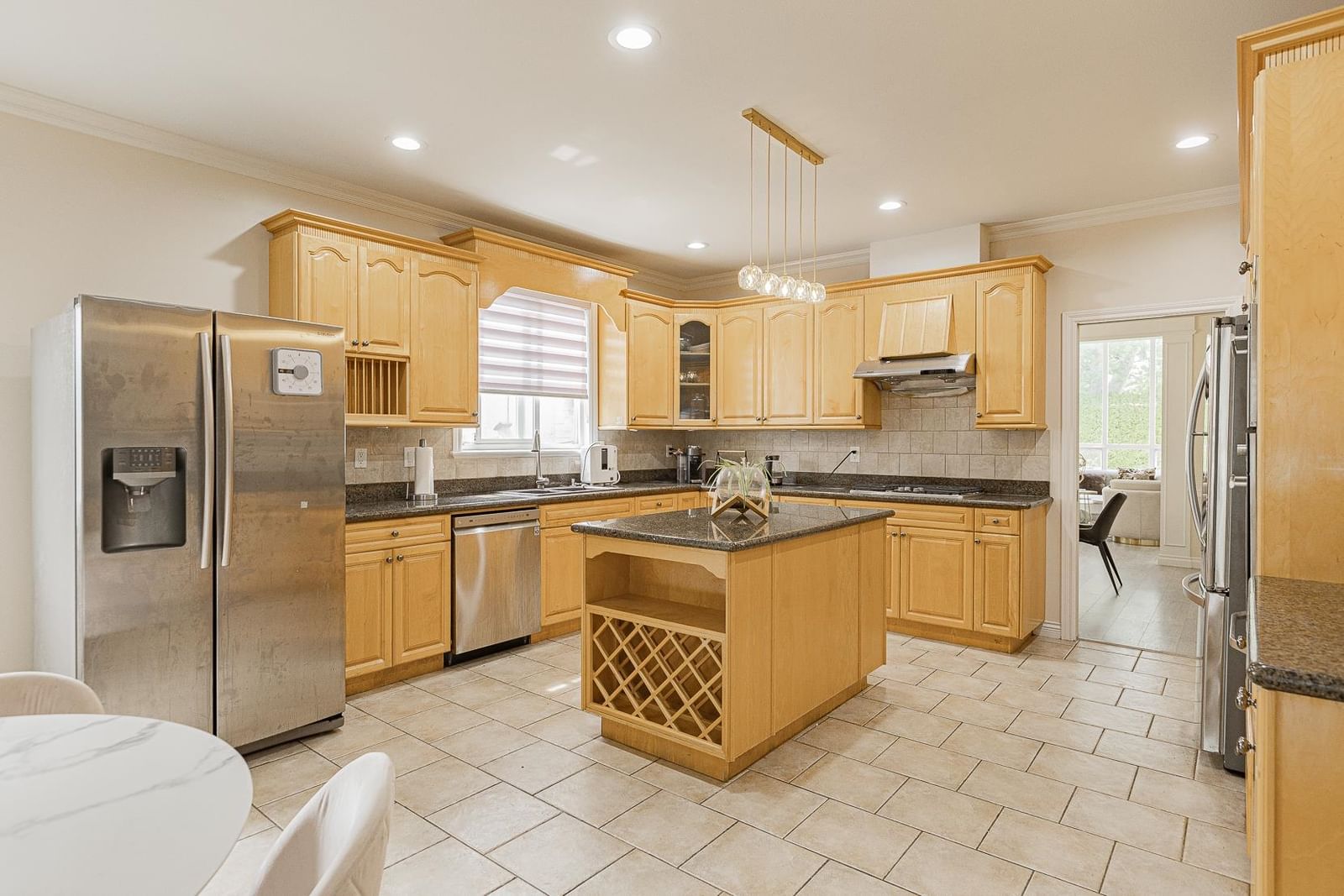 Listing Image 11