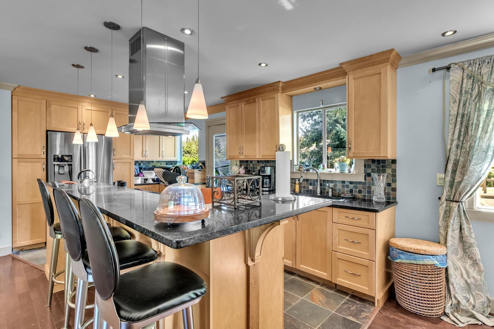 Listing Image 10