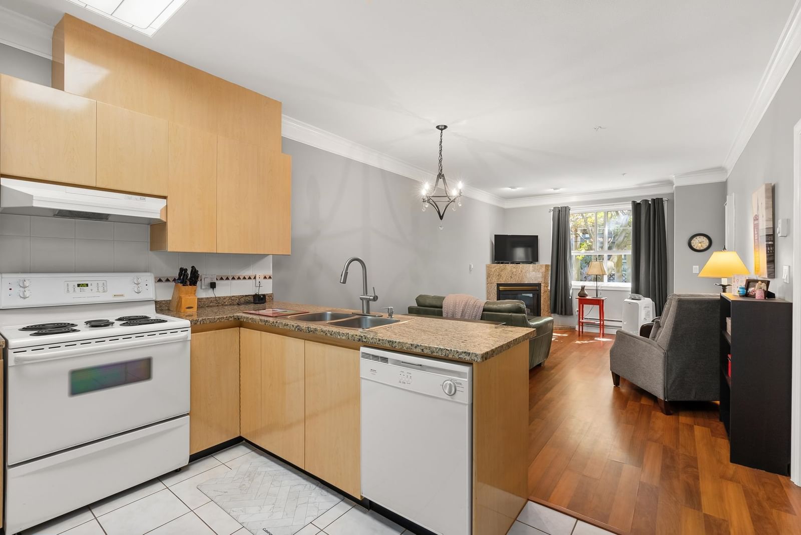 Listing Image 11