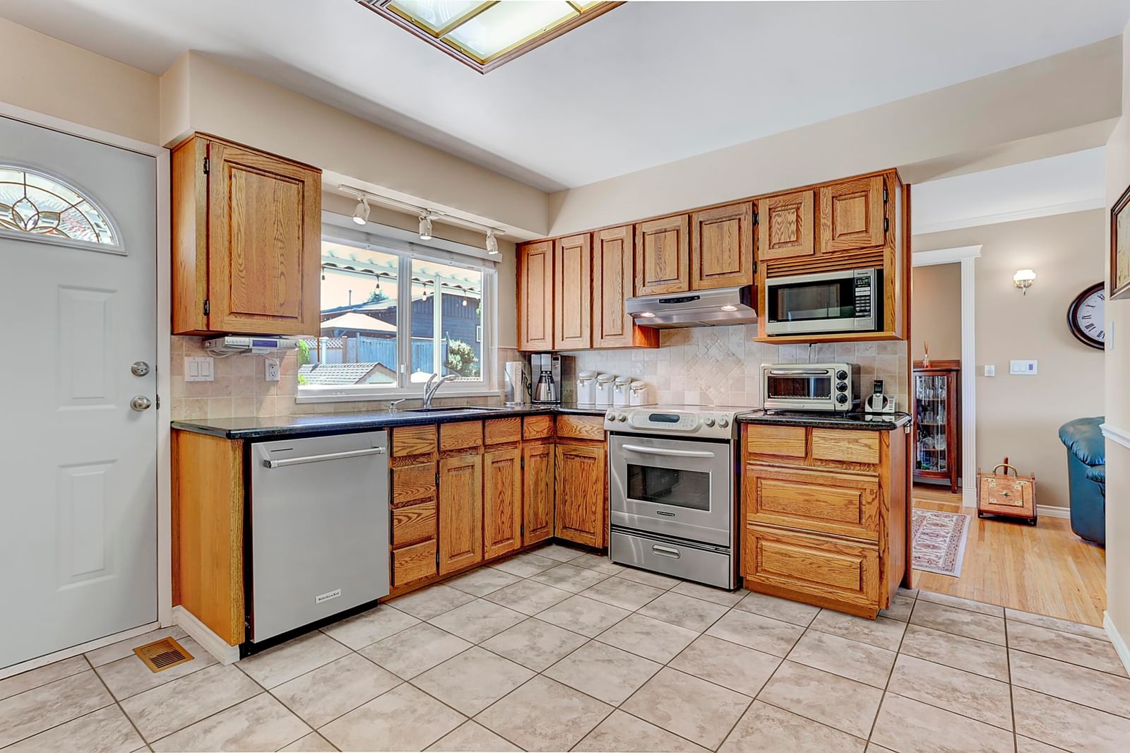 Listing Image 12