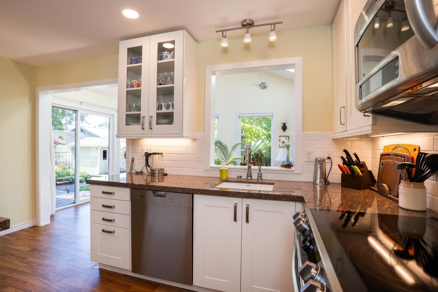 Listing Image 11