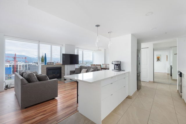 1302 - 183 Keefer Place