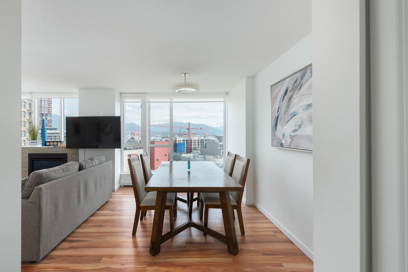 1302 - 183 Keefer Place, Vancouver, V6B 6B9 | Image 2
