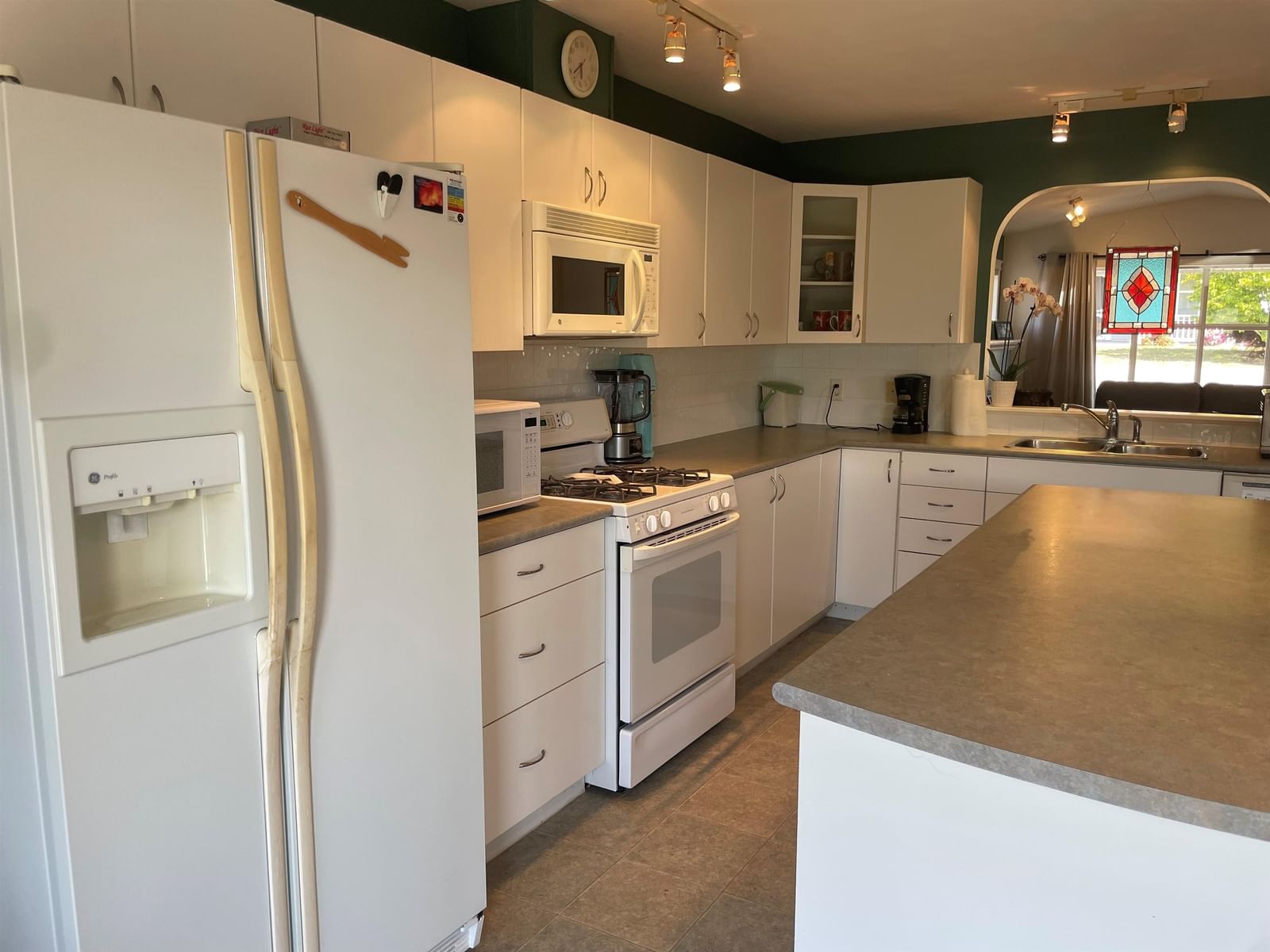 Listing Image 10