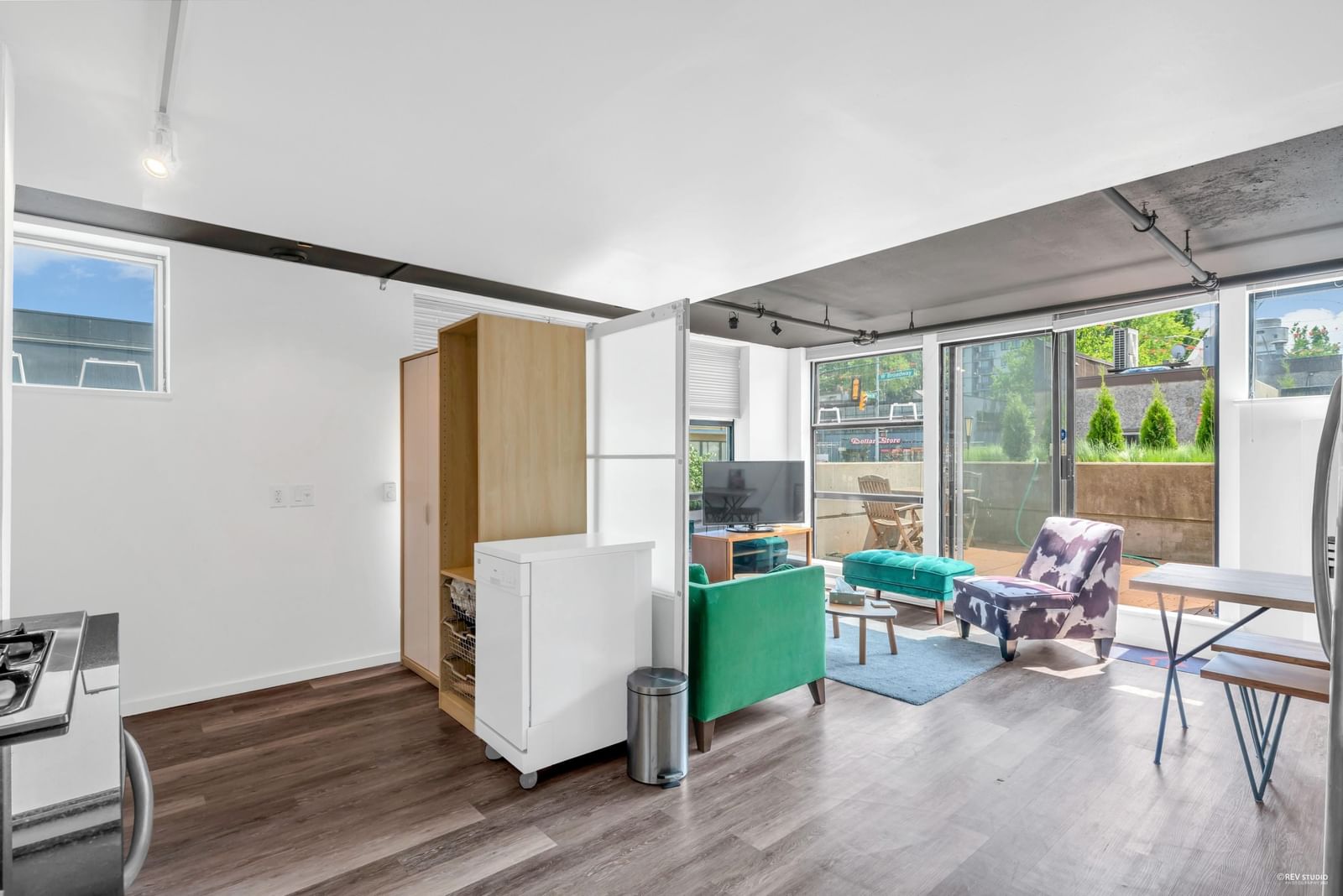 Listing Image 12