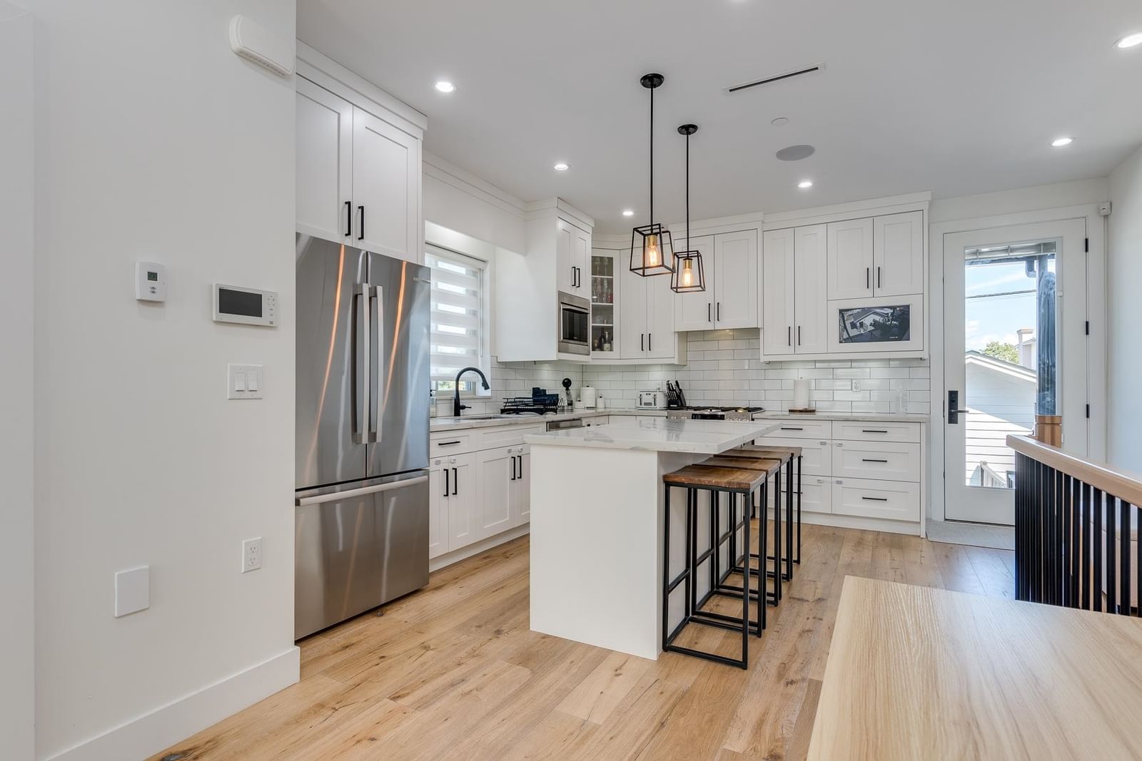 Listing Image 10