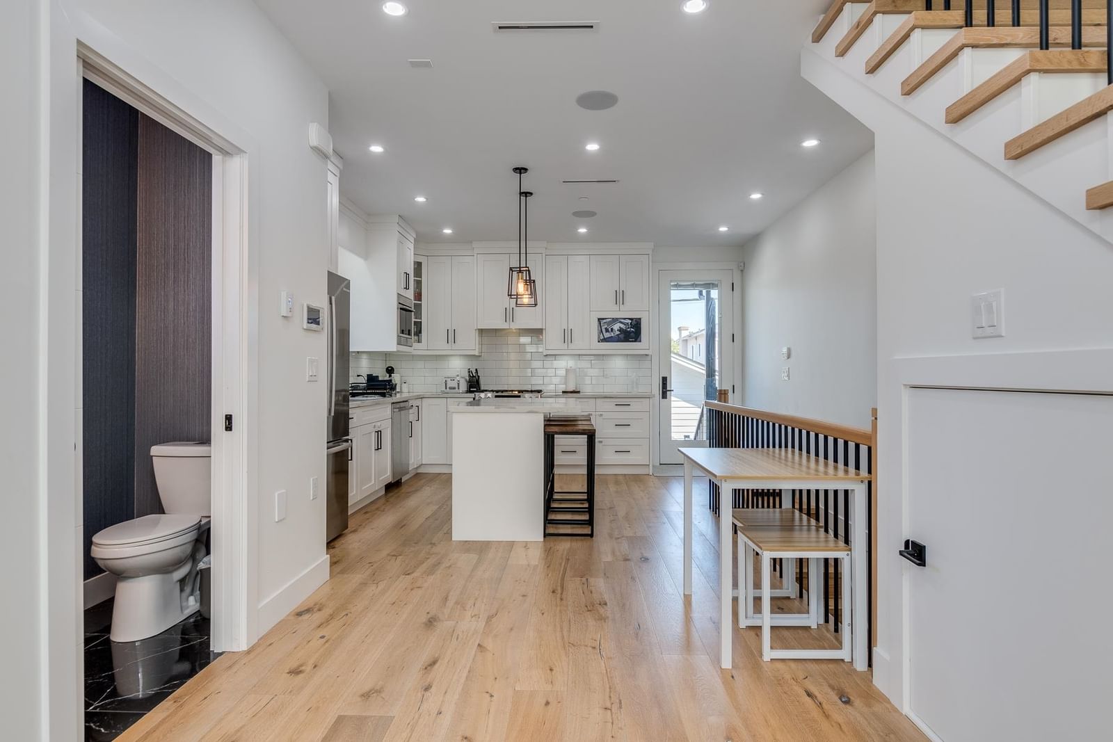 Listing Image 9