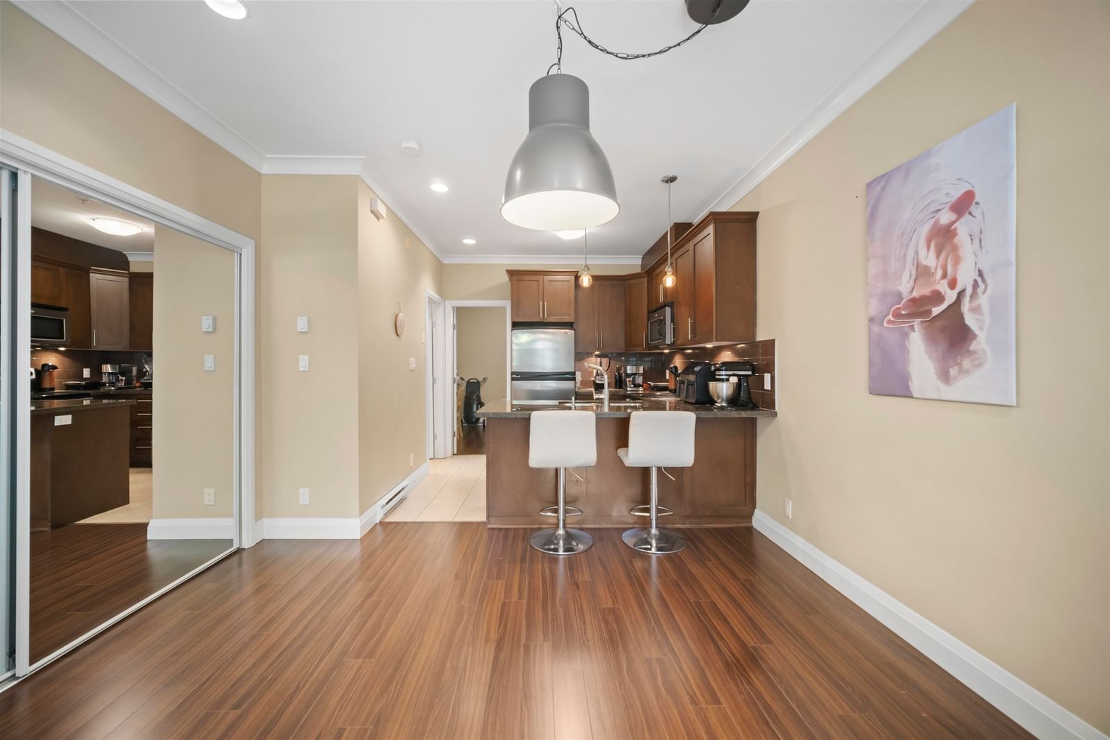 Listing Image 10