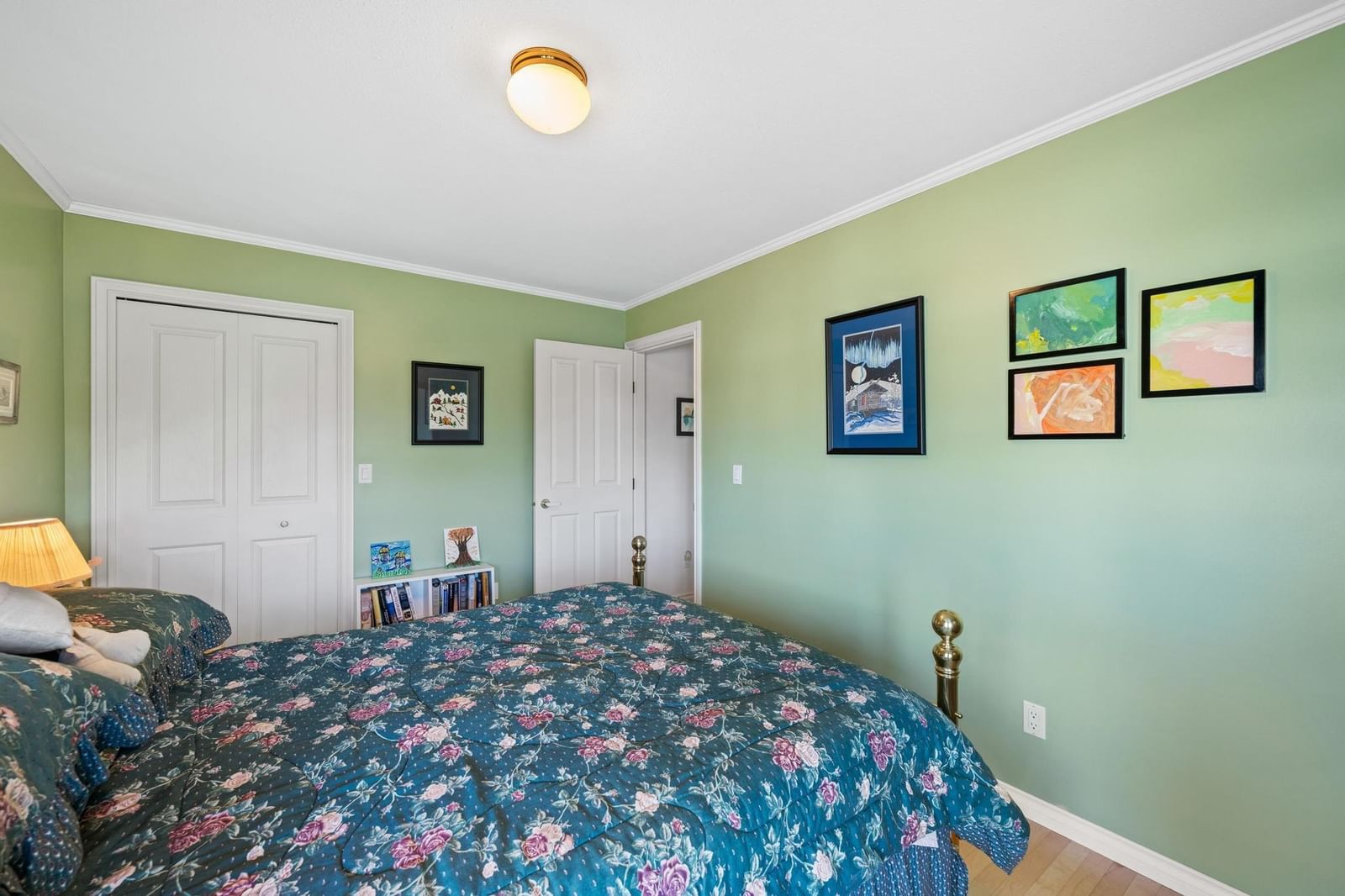Listing Image 8