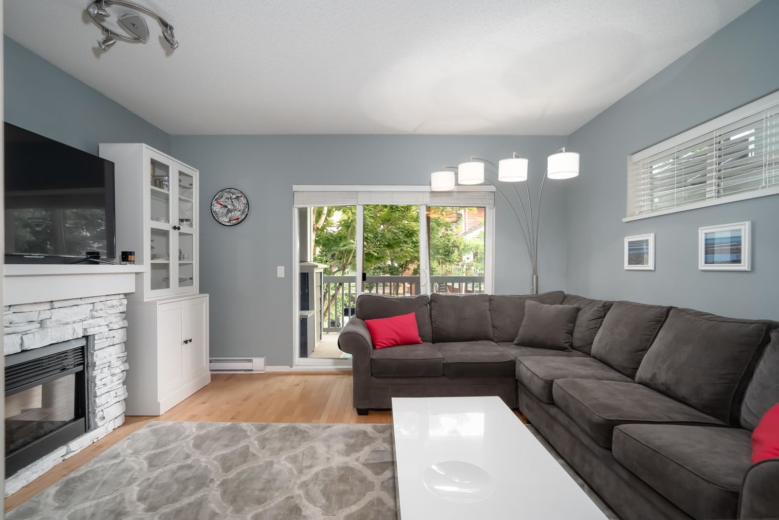 Listing Image 12