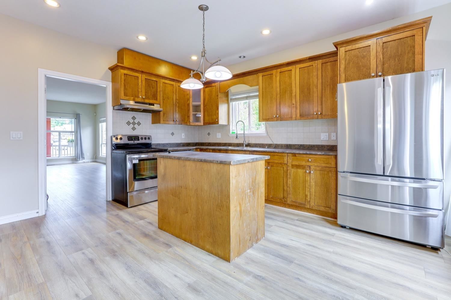 Listing Image 12