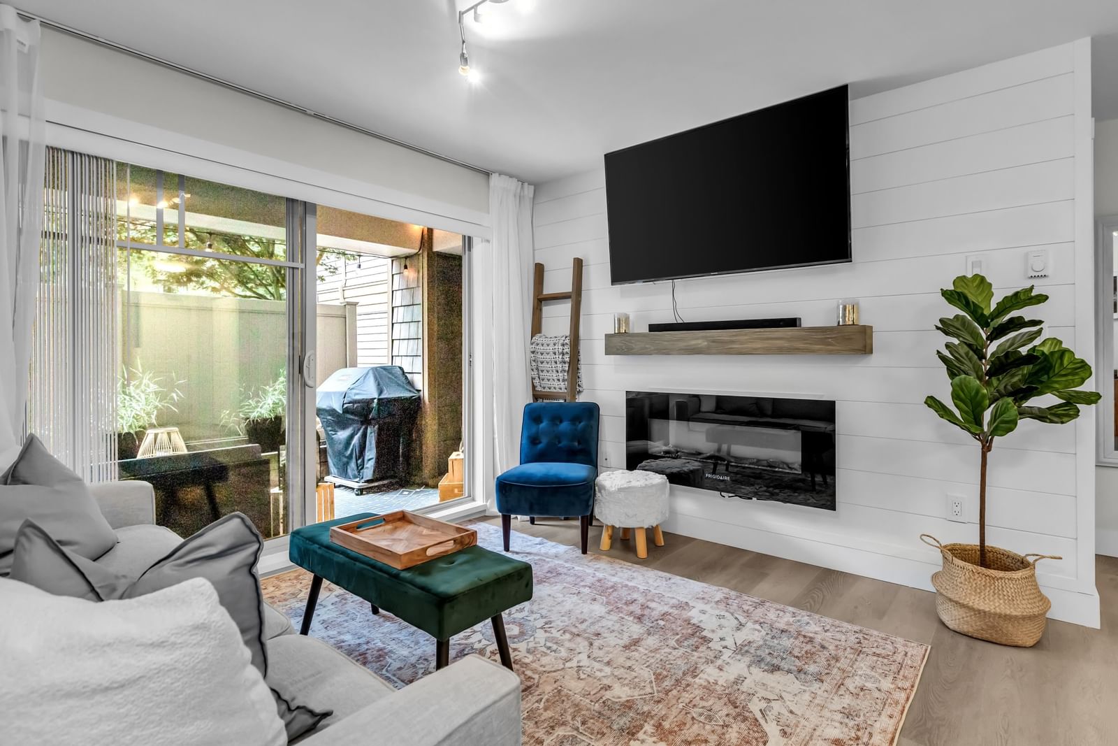 Listing Image 9
