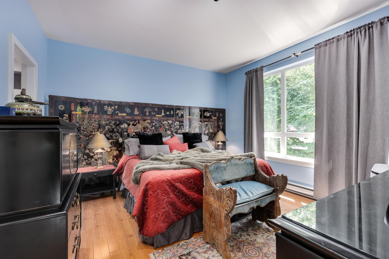 Listing Image 12