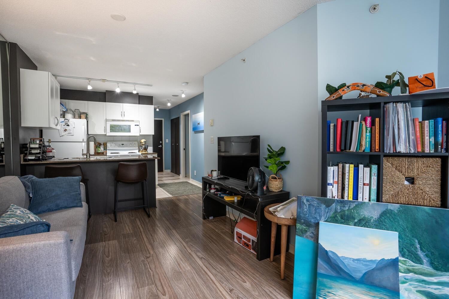 Listing Image 6