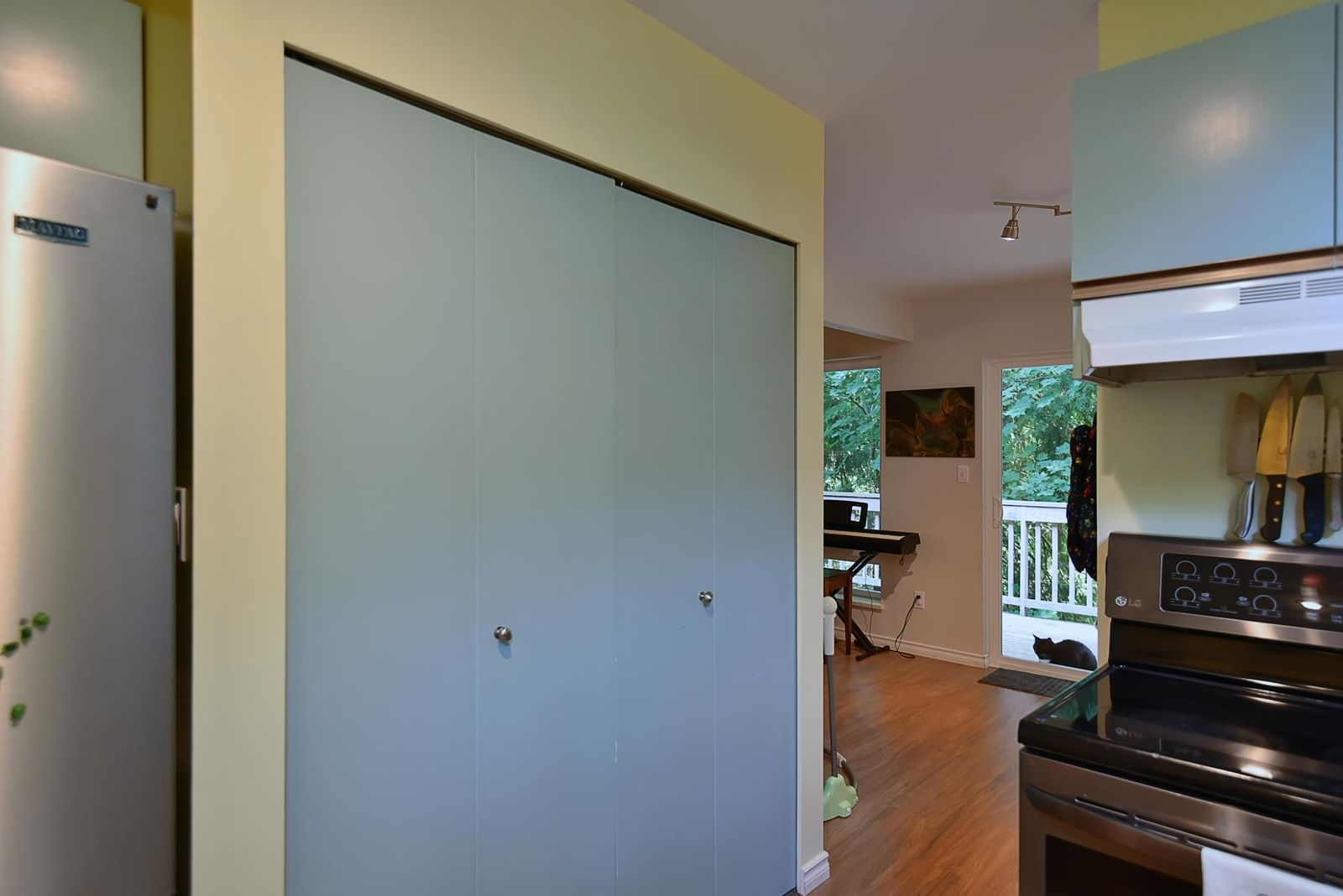 Listing Image 10