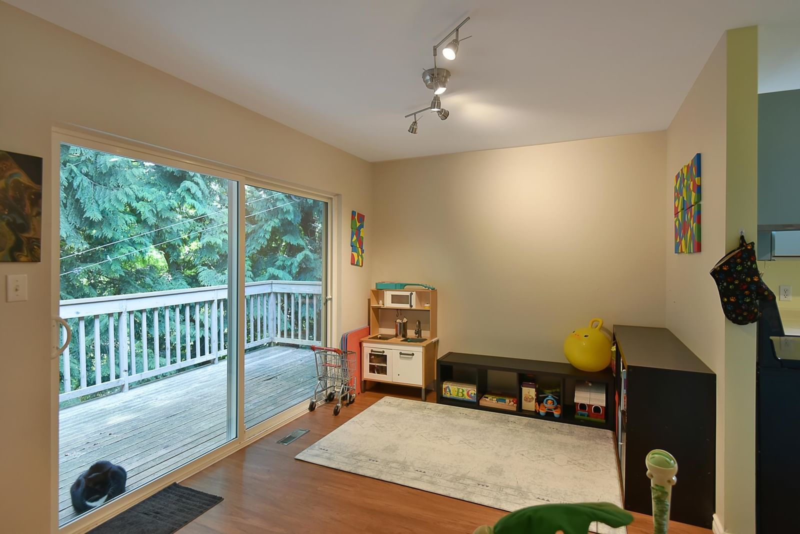 Listing Image 11
