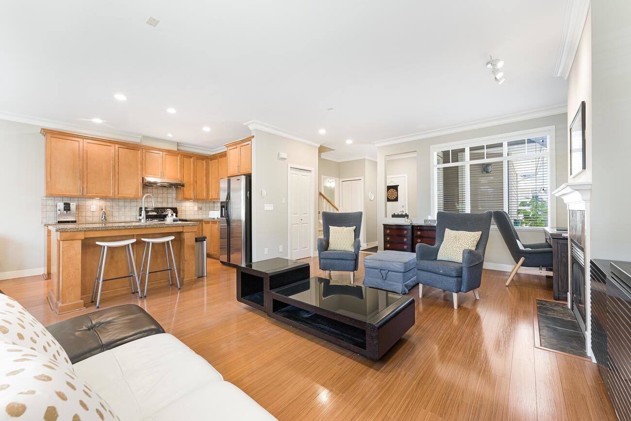 Listing Image 8